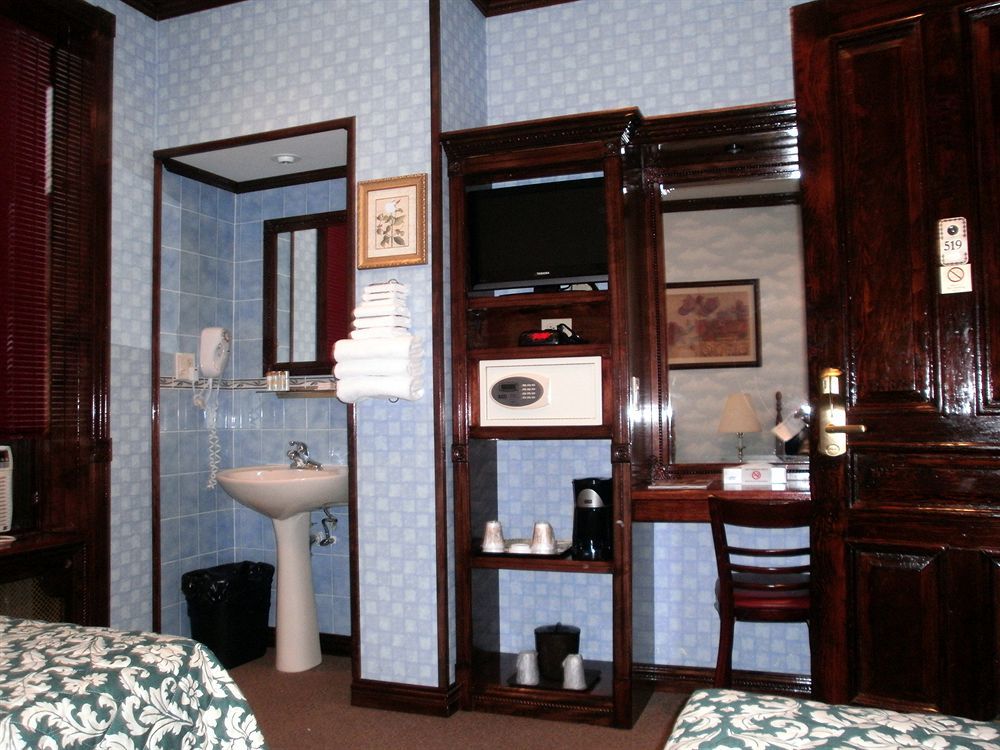 17 - Extended Hotel