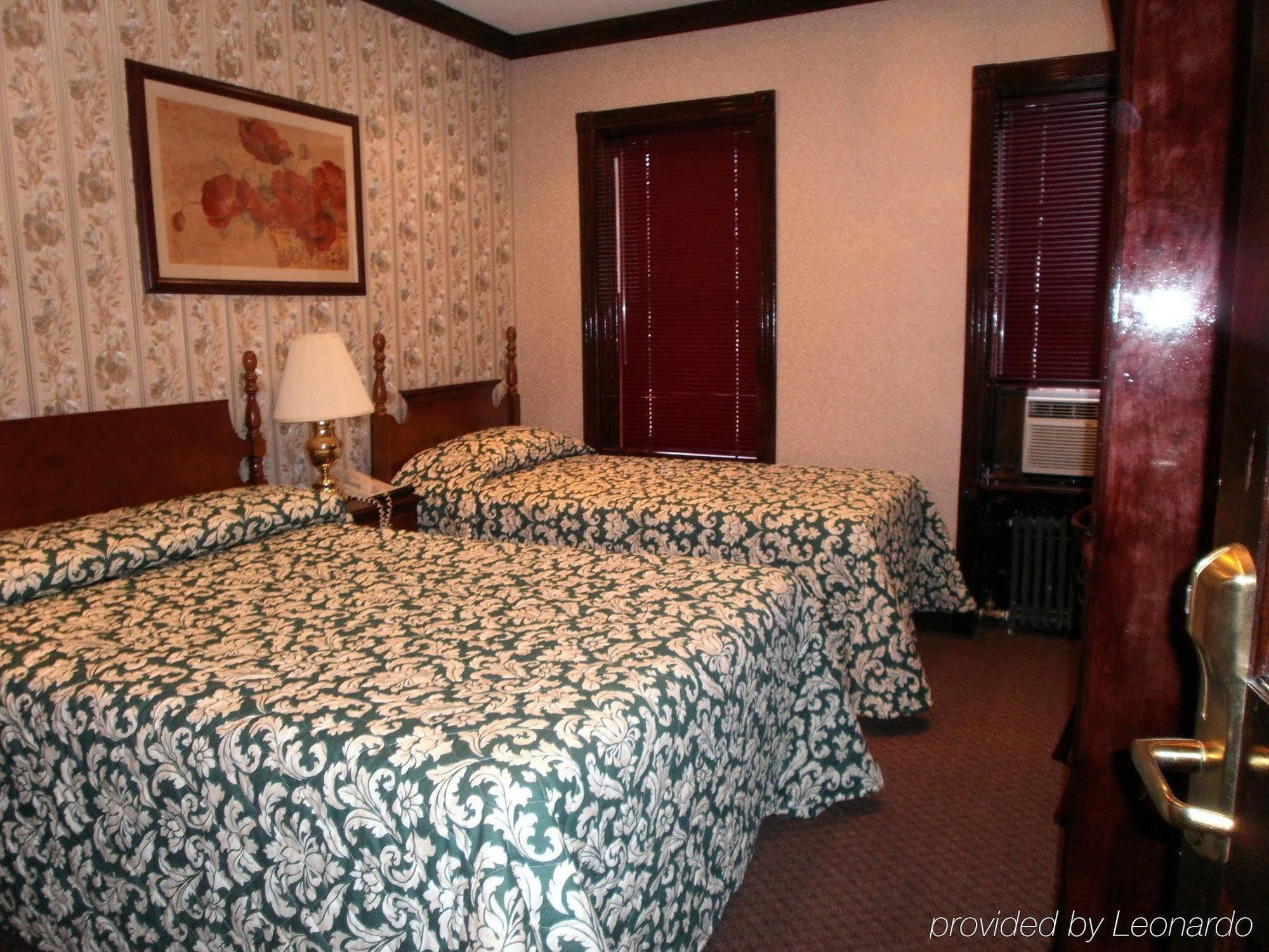 17 - Extended Hotel
